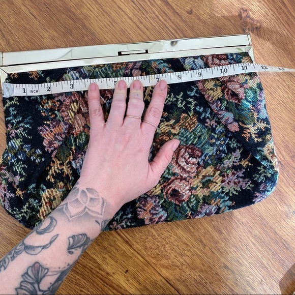 Floral vintage style clutch - Picture 3 of 7